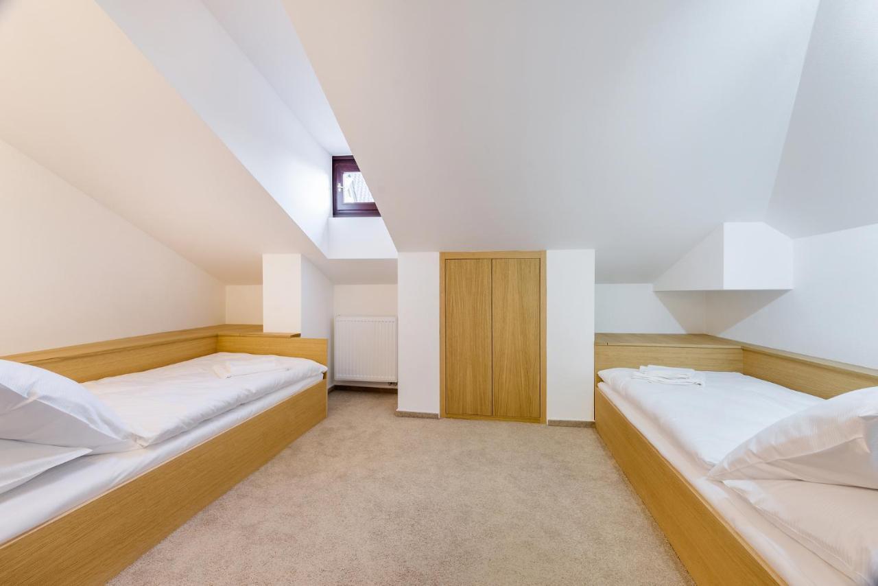 Modern Apartment In A Picturesque 15Th-Century Building Prague Exterior photo